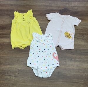 🐝Bundle of Baby Girl Rompers SIZE: 9 Months (see description)🦕